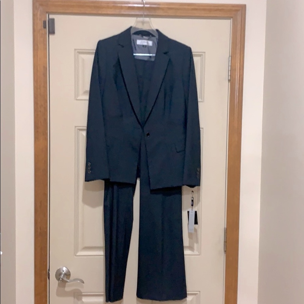 Tahari Arthur S. Levine 2-piece suit NWT